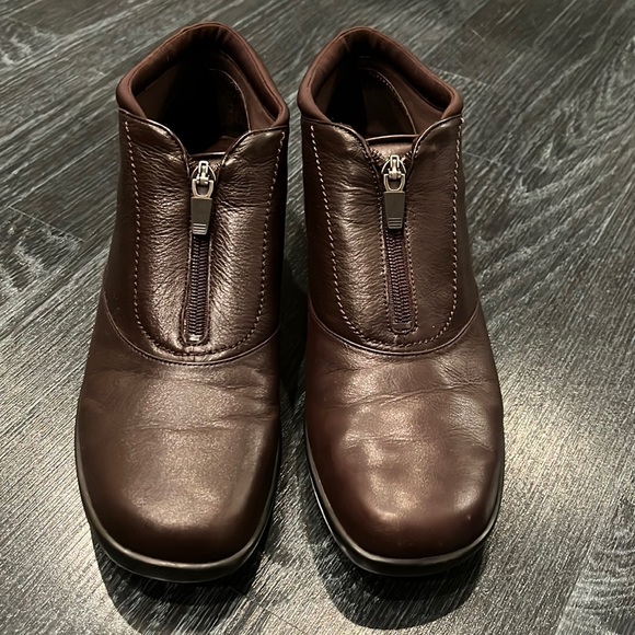 Easy Spirit Esdrina ankle booties boots zipped brown leather women’s size 9 - Picture 4 of 14
